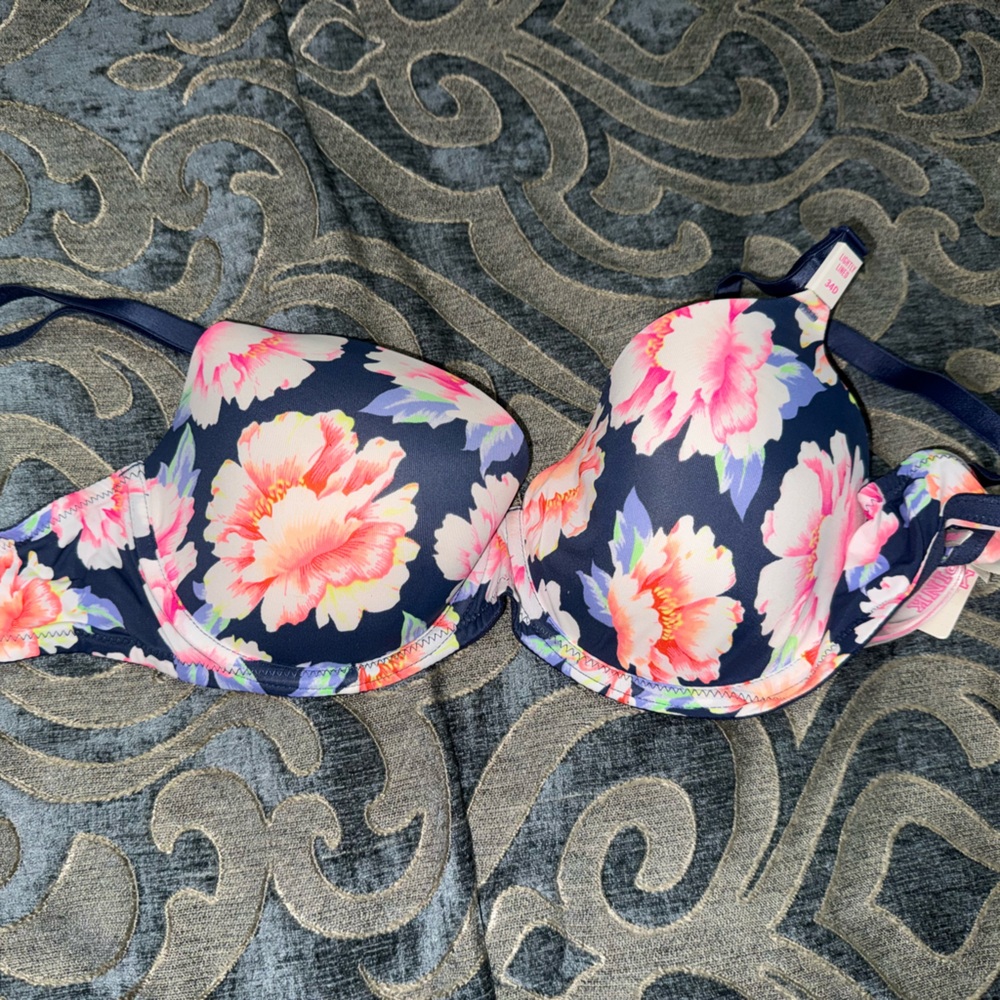 New with tag Victoria secret wear everywhere lightly lined bra 34D